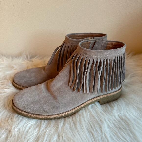 Kate Spade Betsie Fringe Ankle Boots Tan Suede Leather Fringe Almond Toe Size 7 - Picture 1 of 6